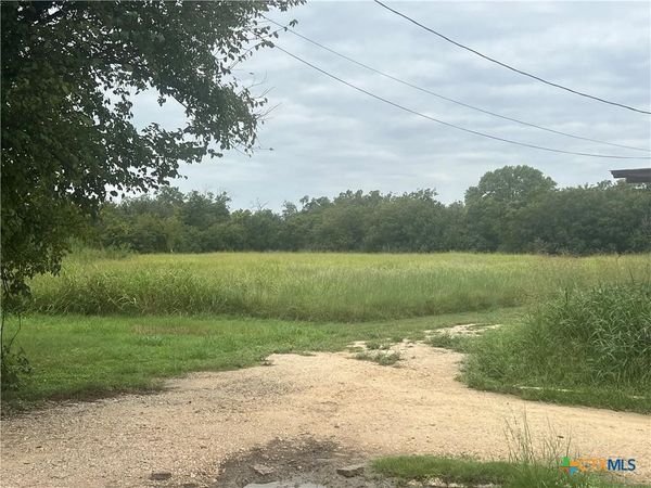 104 W Curry Street , Florence, TX 76527