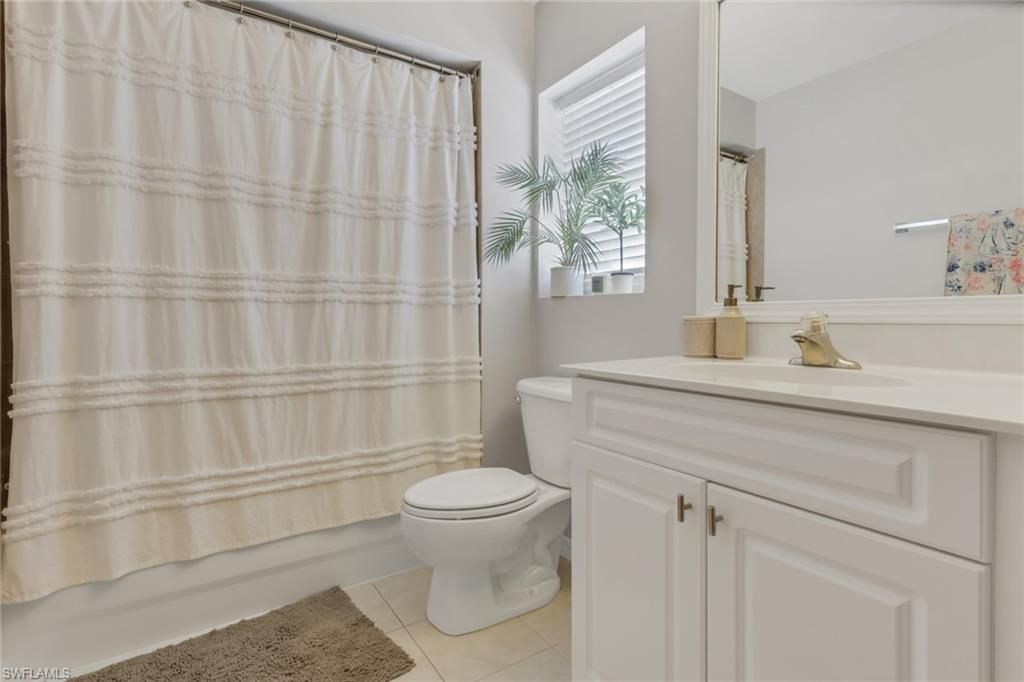 4536 Court Way, Unit 19D, Naples, FL 34109 Photo