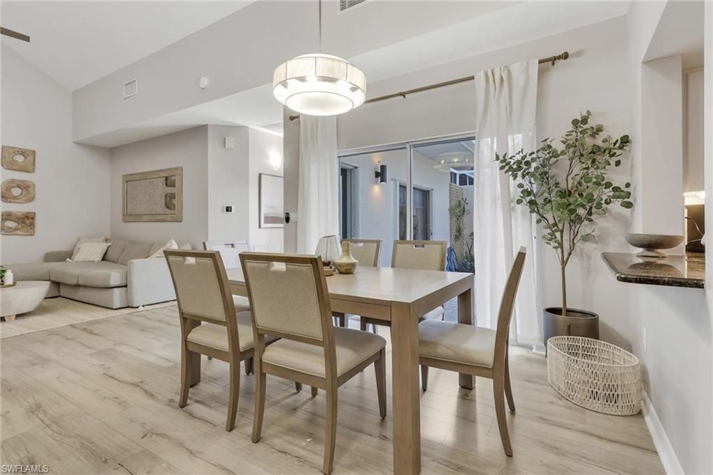 4536 Court Way, Unit 19D, Naples, FL 34109 Photo