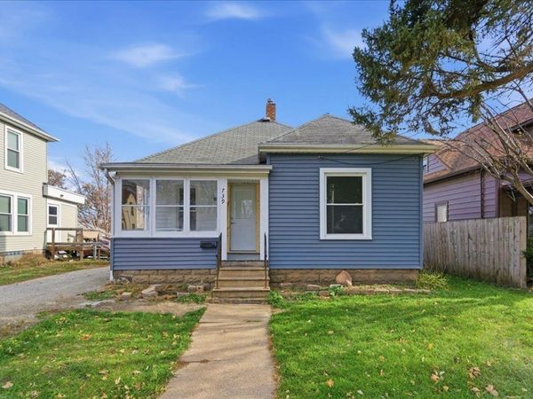739 W 11th Street, Waterloo, IA 50702
