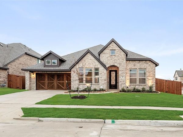 905 Denham Drive, Red Oak, TX 75154