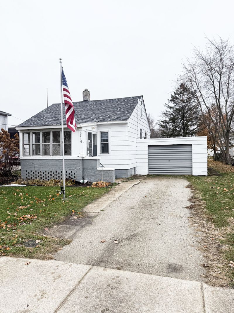 216 E 3rd Street, Aroma Park, IL 60910 Main Photo