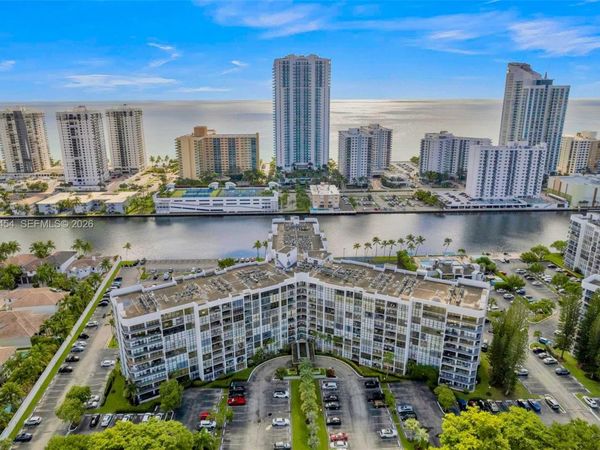 1000 Parkview Dr, Unit 518, Hallandale Beach, FL 33009