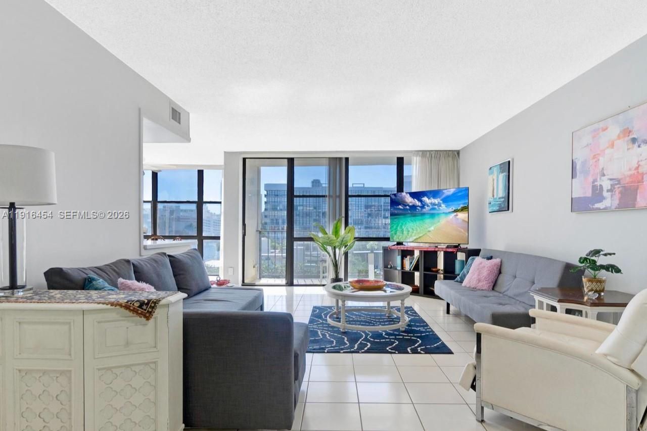 1000 Parkview Dr, Unit 518, Hallandale Beach, FL 33009 Photo