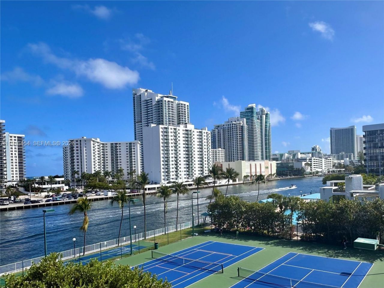 1000 Parkview Dr, Unit 518, Hallandale Beach, FL 33009 Photo