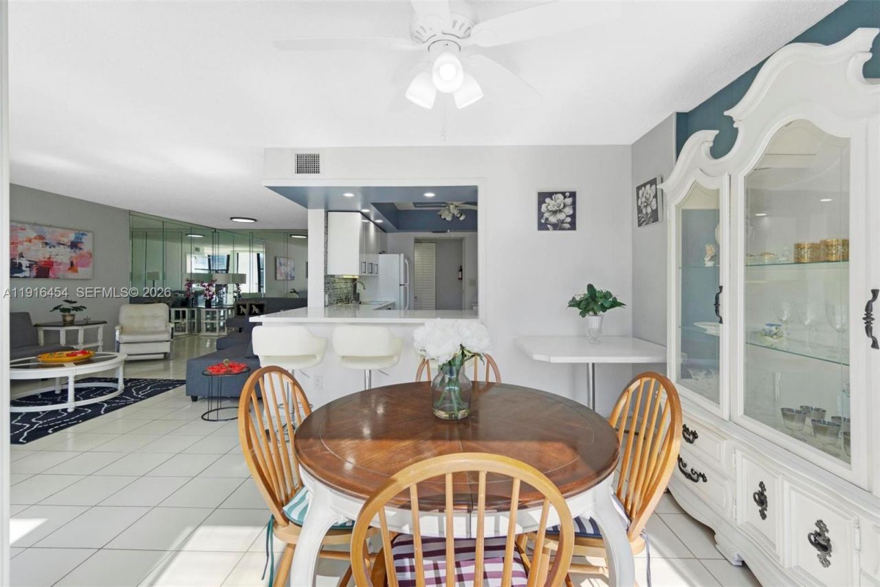 1000 Parkview Dr, Unit 518, Hallandale Beach, FL 33009 Photo