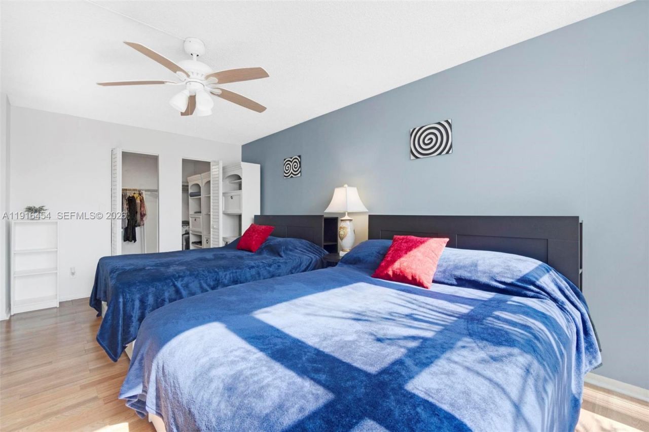 1000 Parkview Dr, Unit 518, Hallandale Beach, FL 33009 Photo