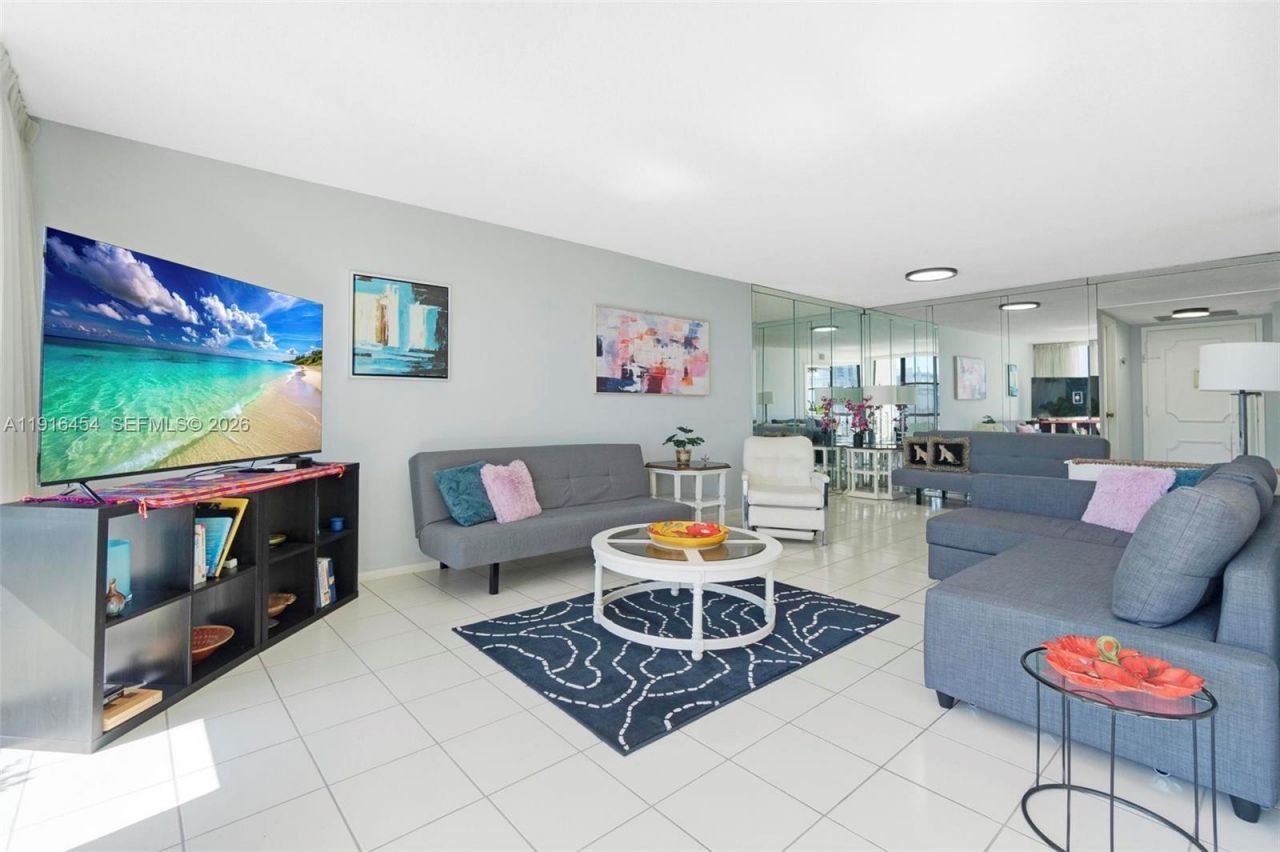 1000 Parkview Dr, Unit 518, Hallandale Beach, FL 33009 Photo