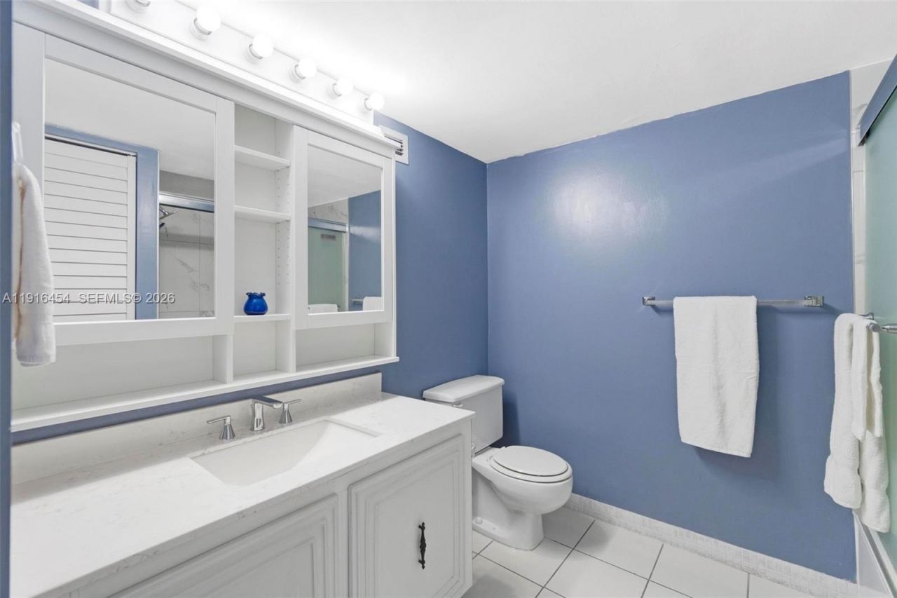 1000 Parkview Dr, Unit 518, Hallandale Beach, FL 33009 Photo