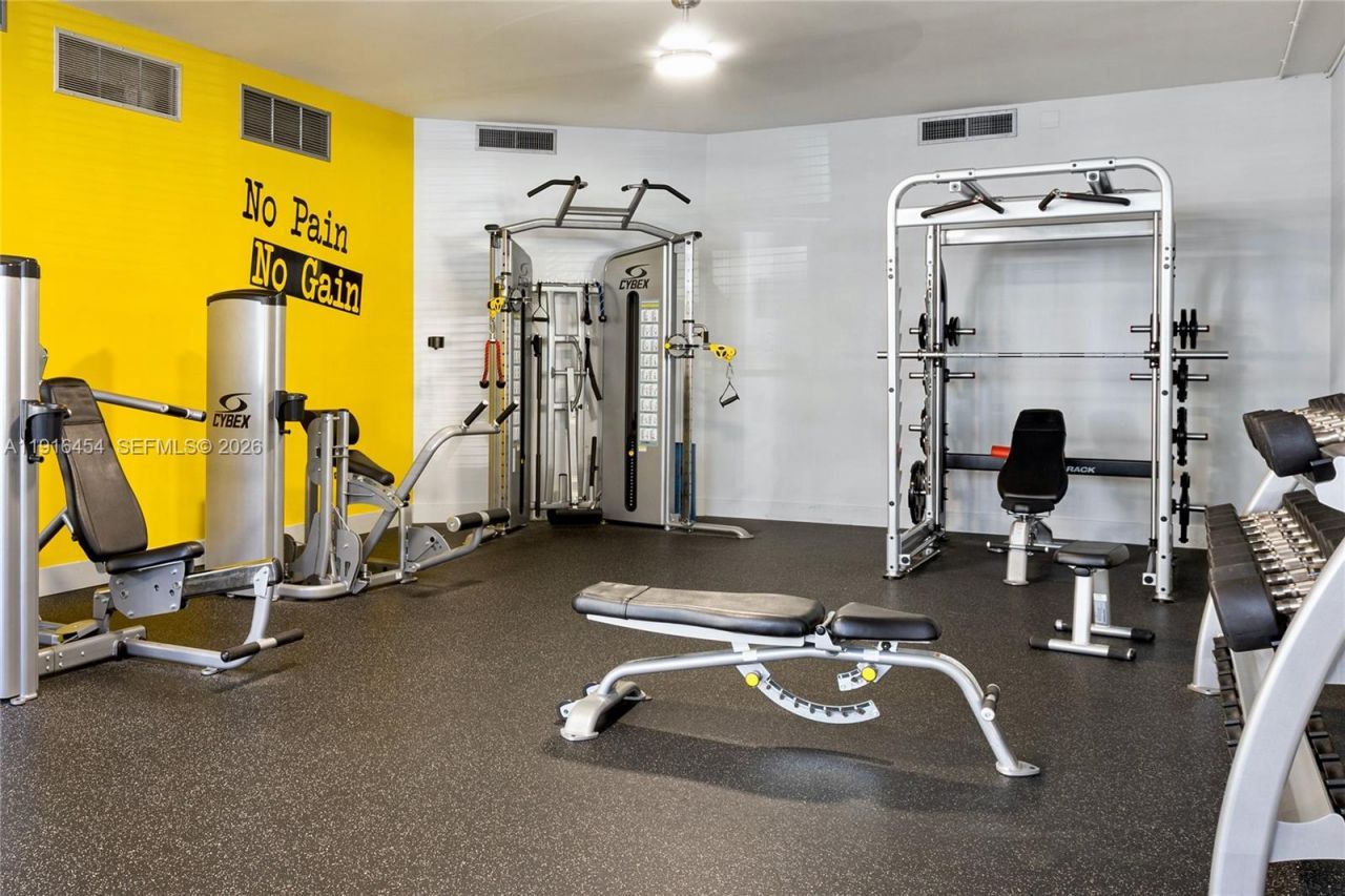 1000 Parkview Dr, Unit 518, Hallandale Beach, FL 33009 Photo