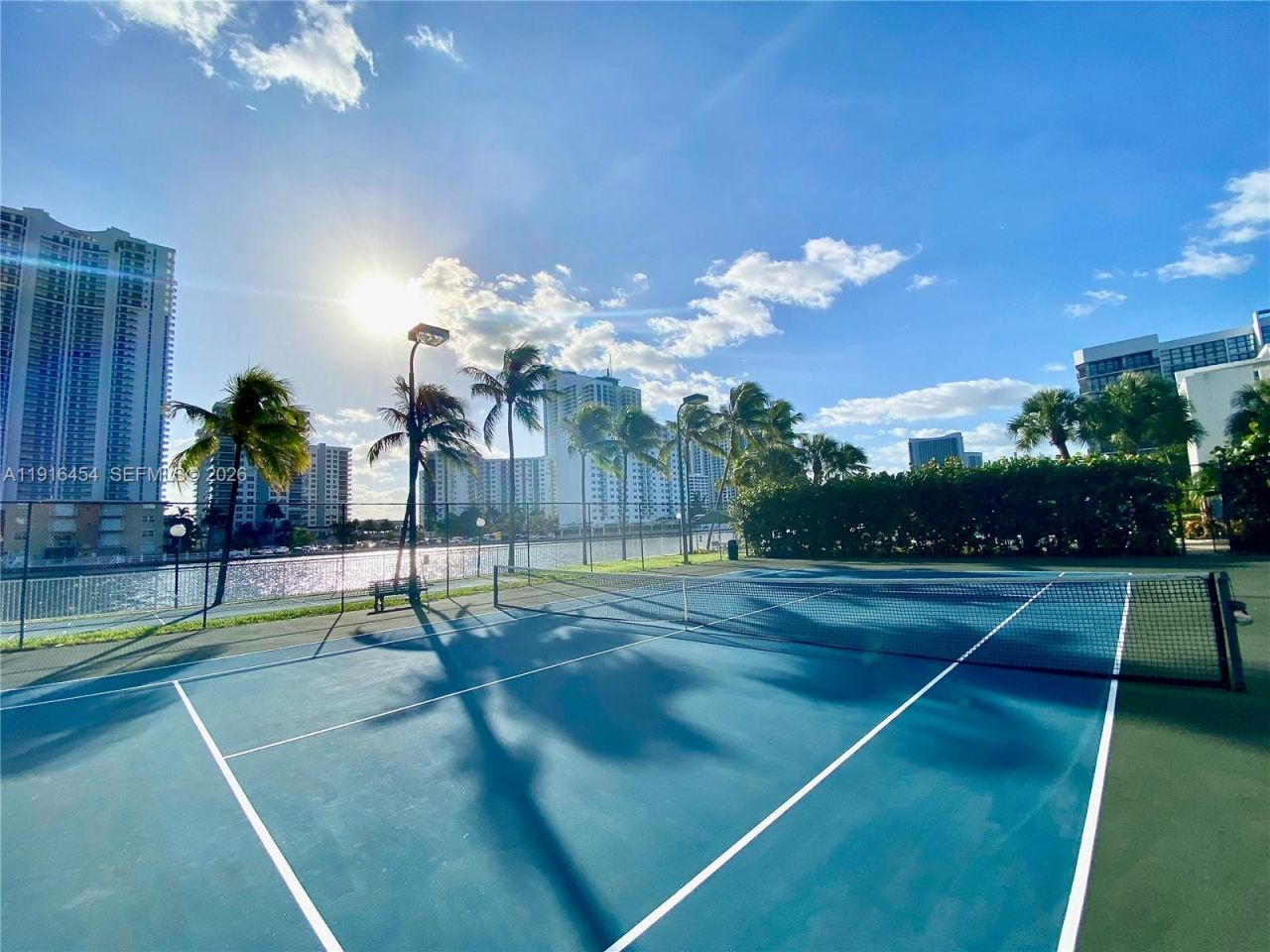 1000 Parkview Dr, Unit 518, Hallandale Beach, FL 33009 Photo