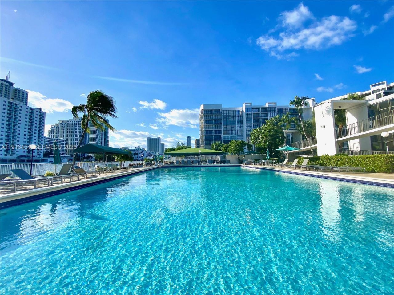 1000 Parkview Dr, Unit 518, Hallandale Beach, FL 33009 Photo