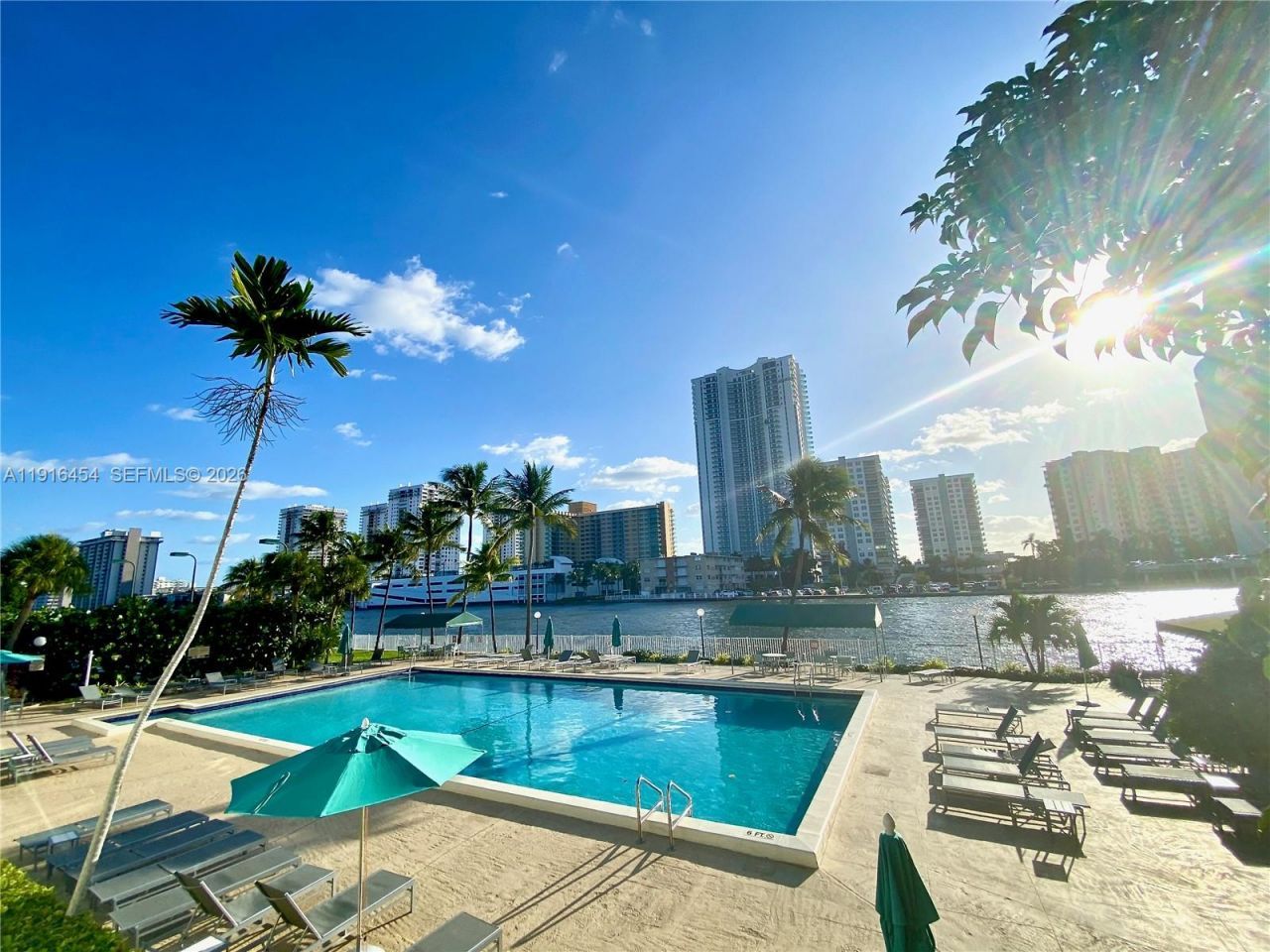 1000 Parkview Dr, Unit 518, Hallandale Beach, FL 33009 Photo