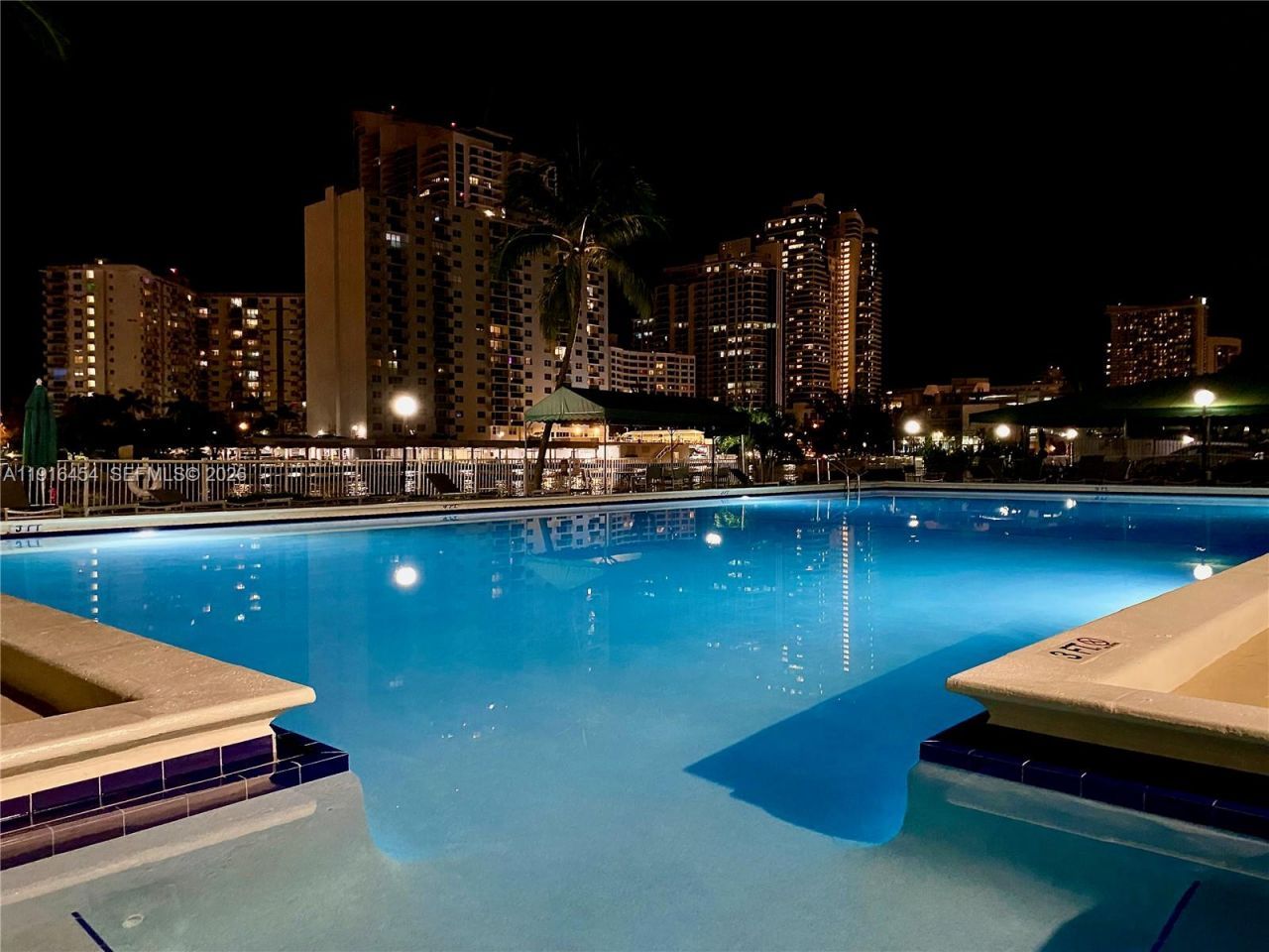 1000 Parkview Dr, Unit 518, Hallandale Beach, FL 33009 Photo