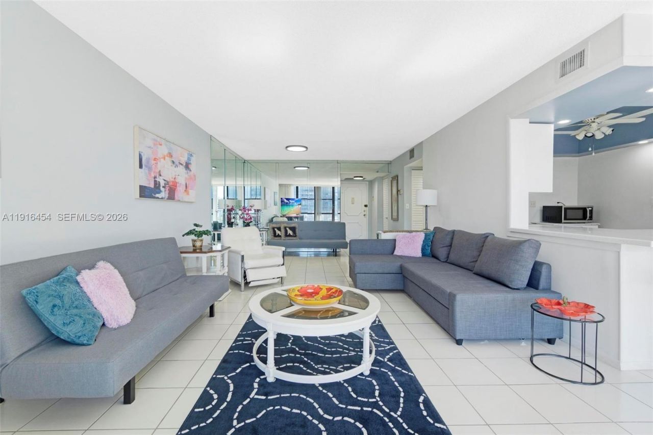 1000 Parkview Dr, Unit 518, Hallandale Beach, FL 33009 Photo