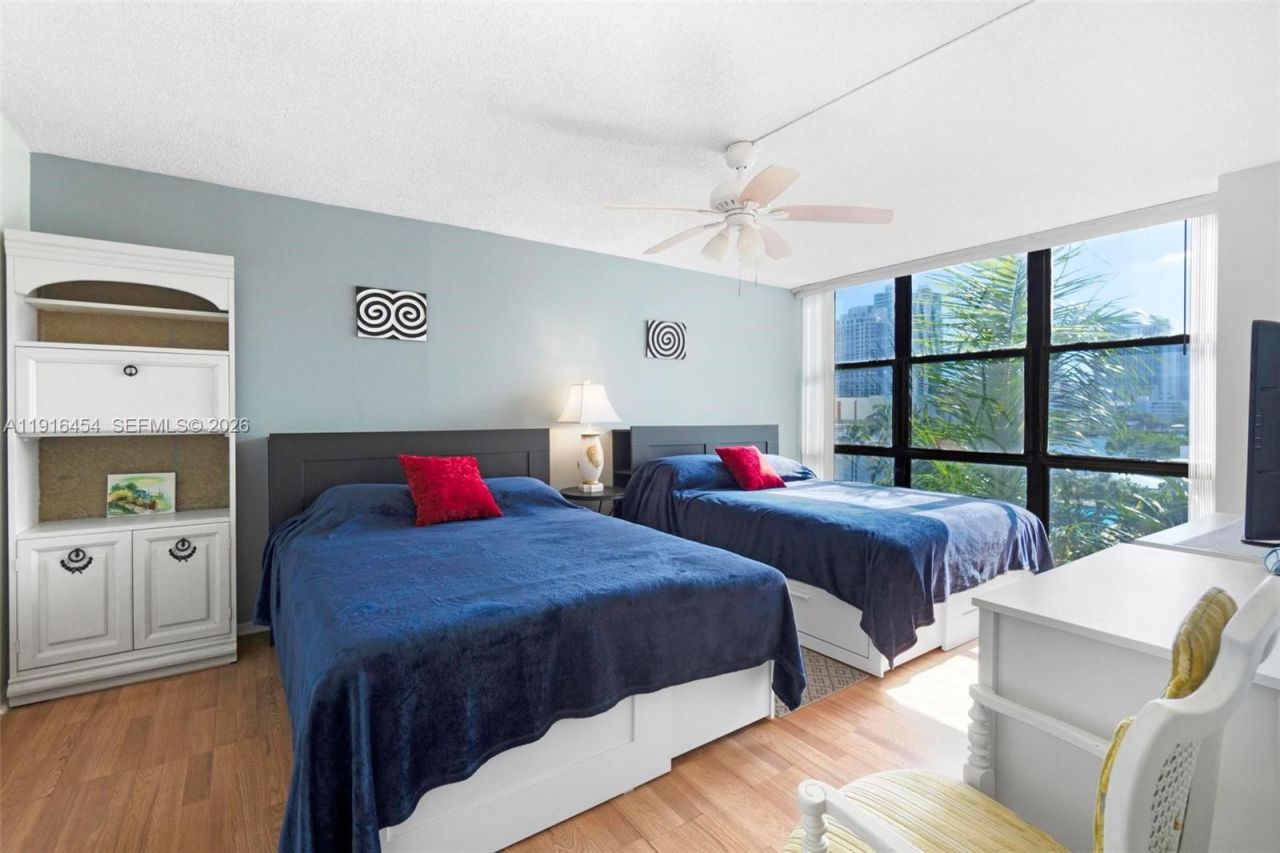 1000 Parkview Dr, Unit 518, Hallandale Beach, FL 33009 Photo