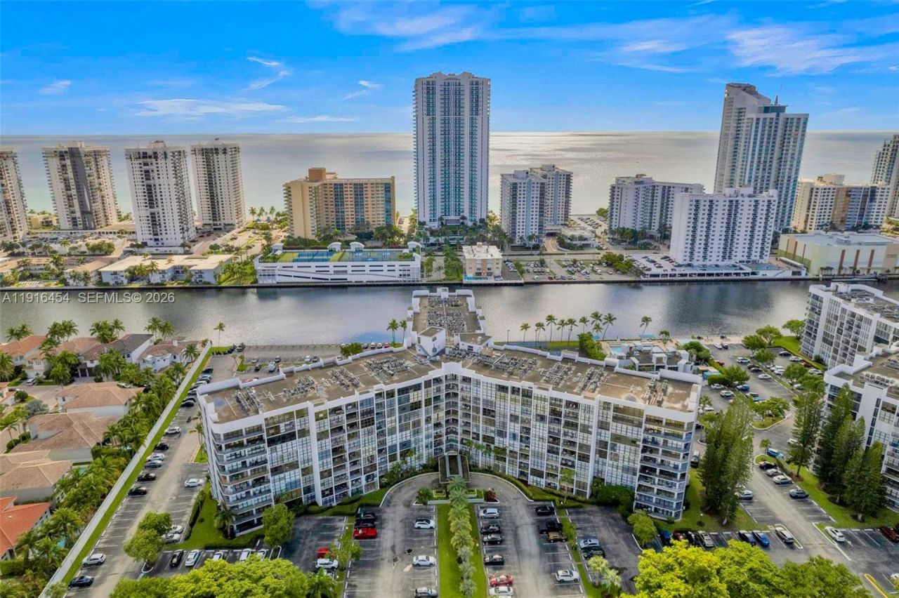 1000 Parkview Dr, Unit 518, Hallandale Beach, FL 33009 Photo