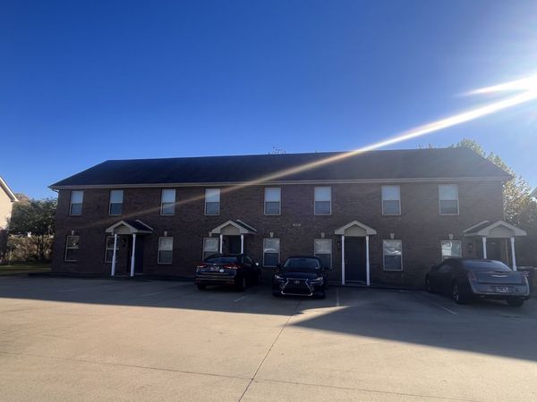 1717 Manning Dr , Clarksville, TN 37042