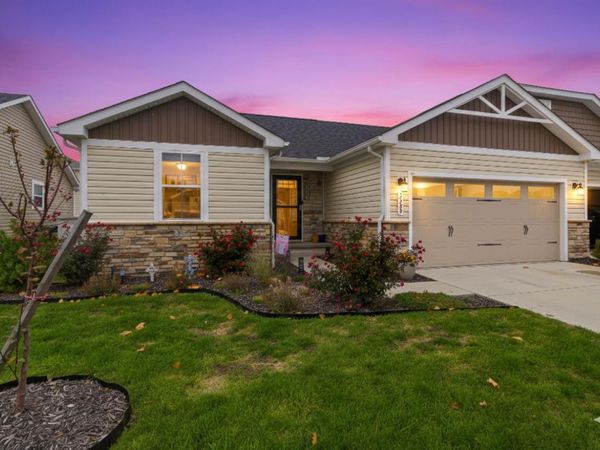 2249 Mcclouds Square, Marysville, OH 43040