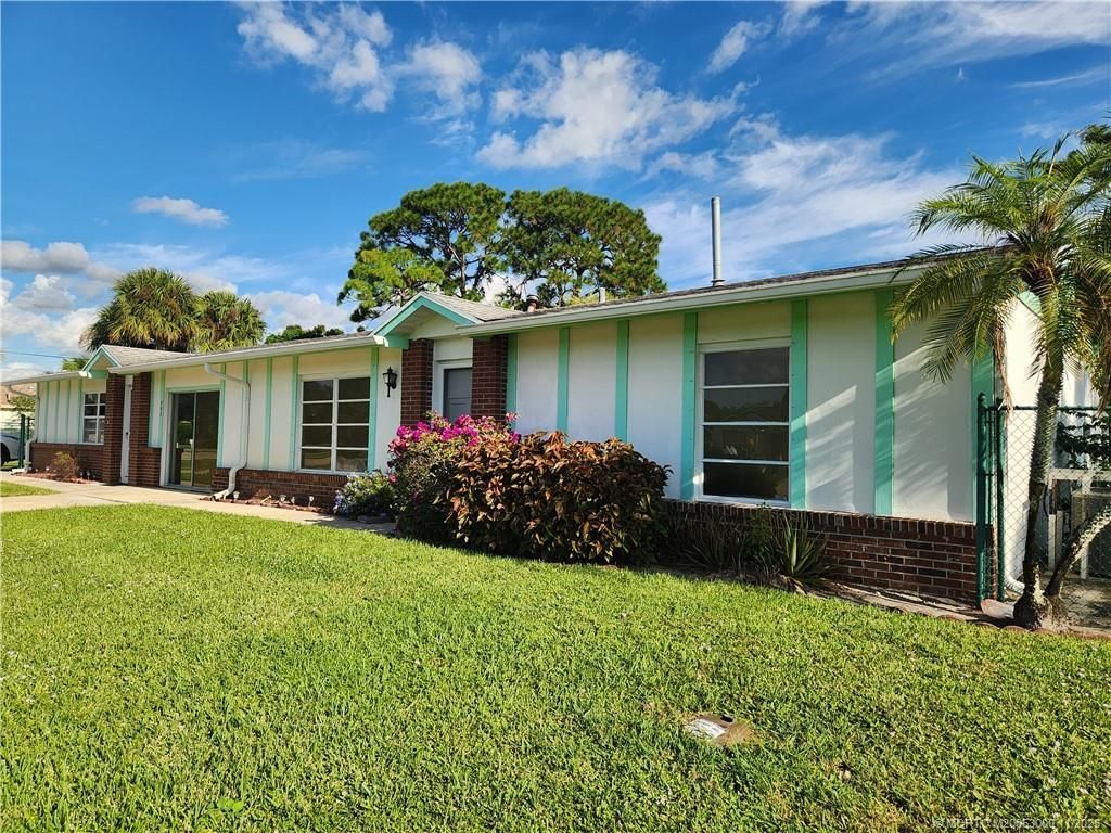 561 NW Floresta Drive, Port Saint Lucie, FL 34983 Photo