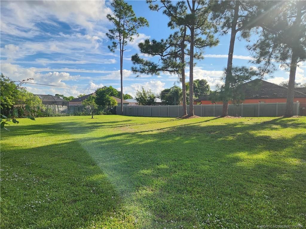 561 NW Floresta Drive, Port Saint Lucie, FL 34983 Photo