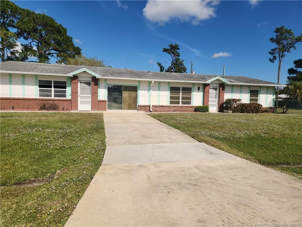 561 NW Floresta Drive, Port Saint Lucie, FL 34983 Photo