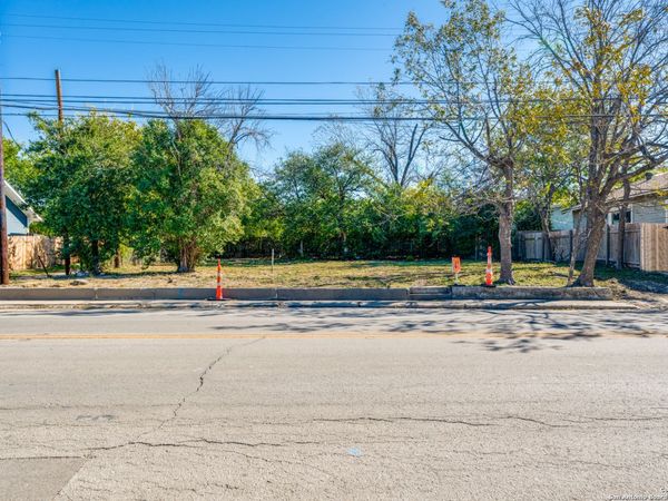 910 N Hackberry, San Antonio, TX 78202
