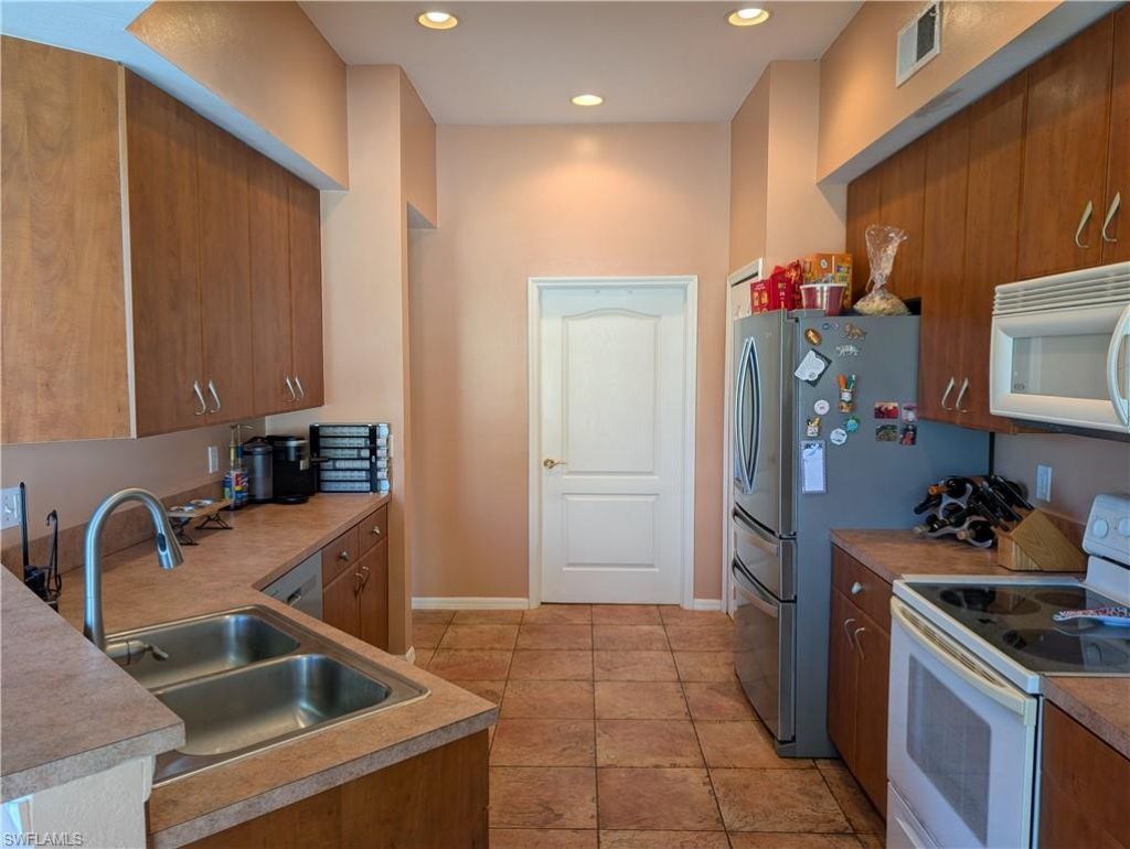 9208 Calle Arragon Ave, Unit 202, Fort Myers, FL 33908 Photo