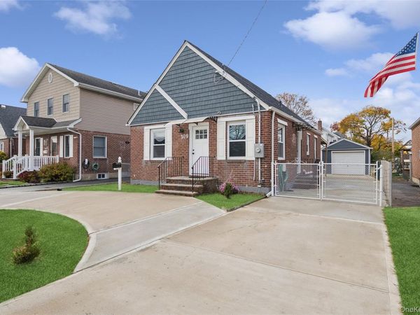 109 Caroline Avenue, Franklin Square, NY 11010
