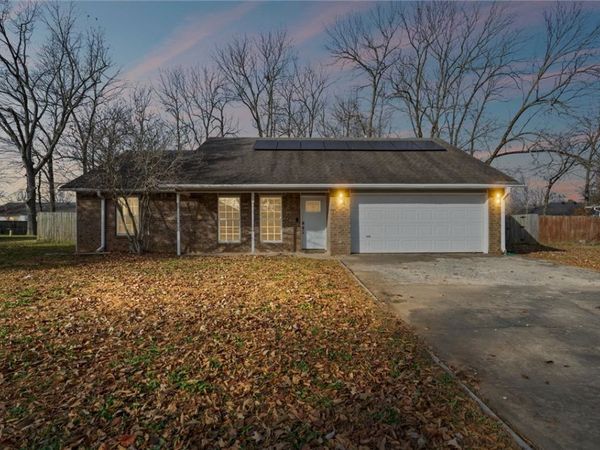 2749 Jessica Place, Fayetteville, AR 72701