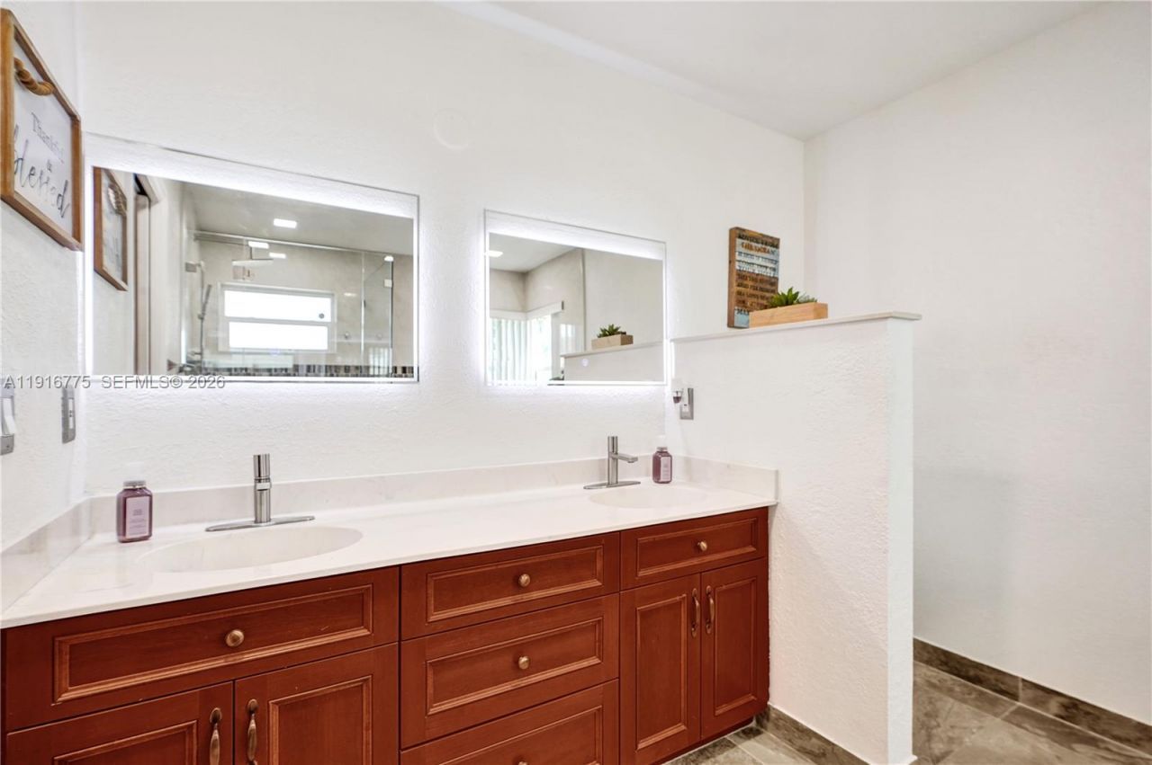 14833 SW 164th Ter, Miami, FL 33187 Photo