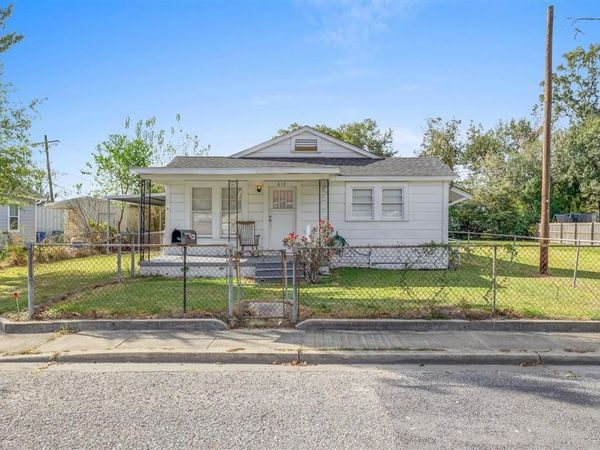 613 S Crocker Street S, Sulphur, LA 70663