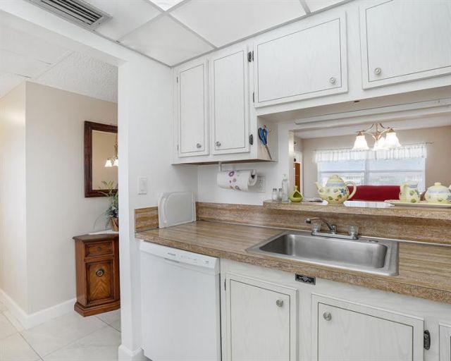 4705 NW 35th Street, Unit 611, Lauderdale Lakes, FL 33319 Photo