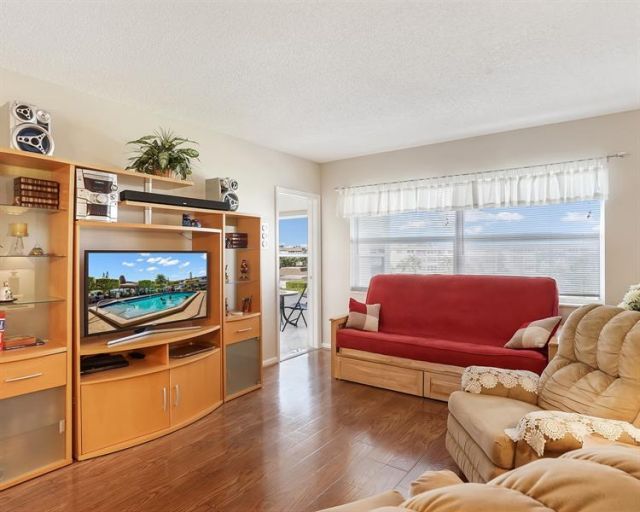 4705 NW 35th Street, Unit 611, Lauderdale Lakes, FL 33319 Photo