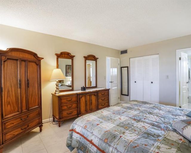 4705 NW 35th Street, Unit 611, Lauderdale Lakes, FL 33319 Photo