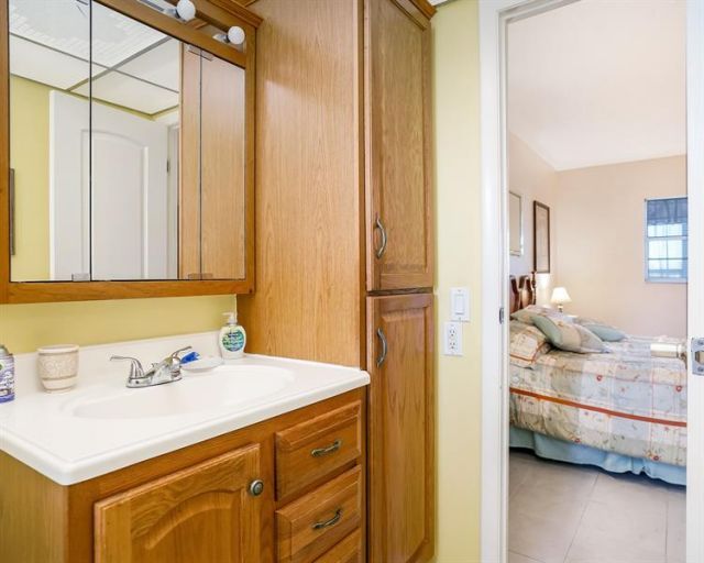 4705 NW 35th Street, Unit 611, Lauderdale Lakes, FL 33319 Photo