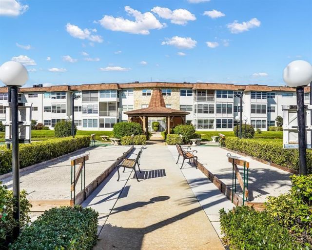 4705 NW 35th Street, Unit 611, Lauderdale Lakes, FL 33319 Photo