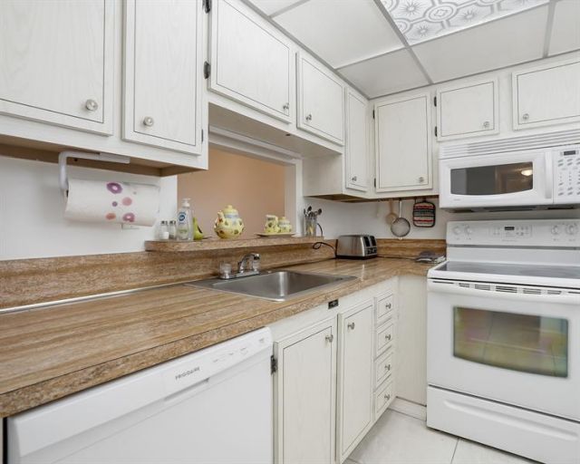 4705 NW 35th Street, Unit 611, Lauderdale Lakes, FL 33319 Photo