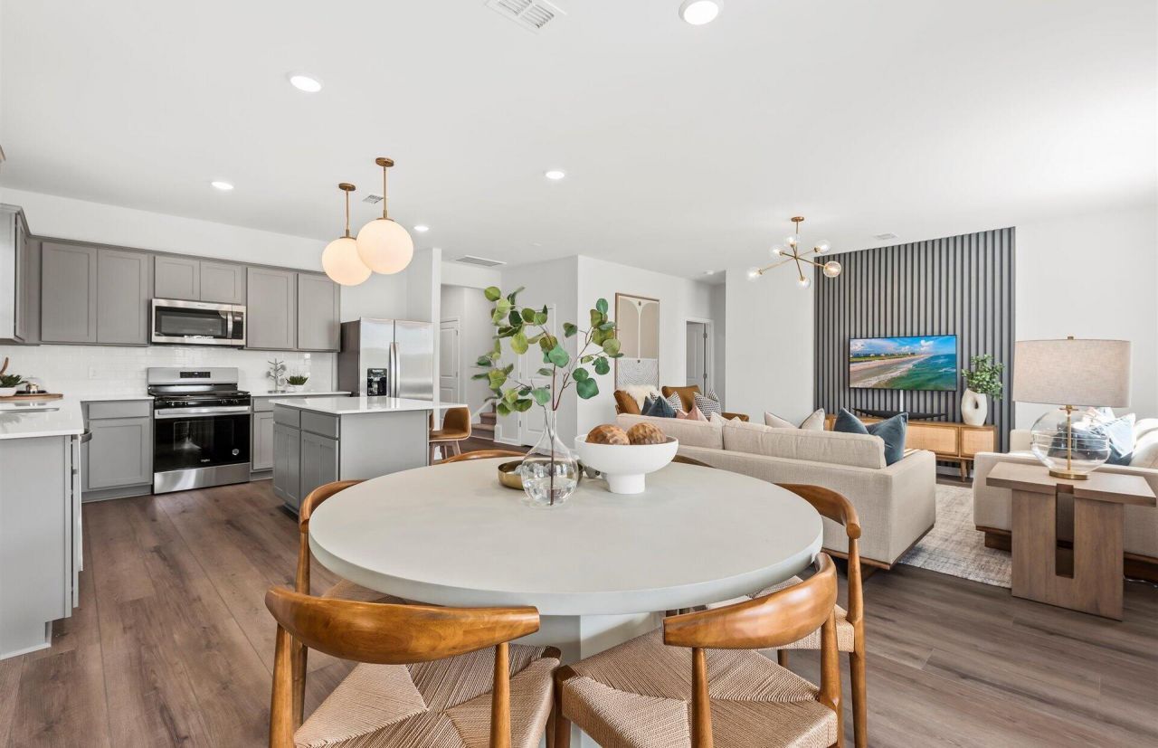 759 Meadowbrook Lane Photo 3