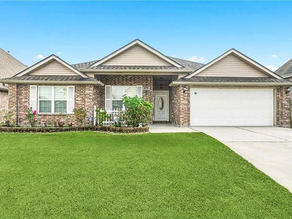 1061 BURGESS Drive, Marrero, LA 70072