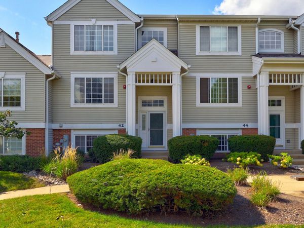 42 Cherbourg Court, Wheeling, IL 60090