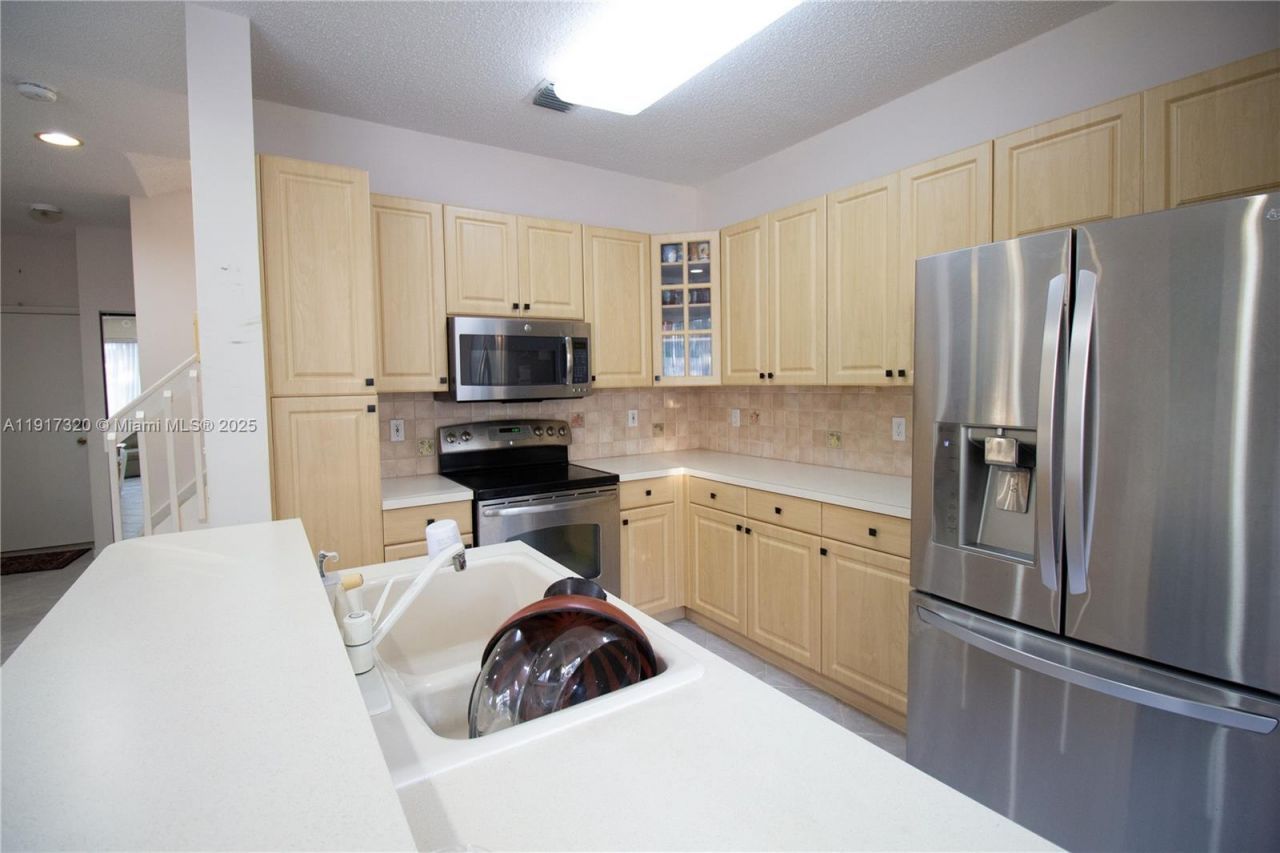 1562 NW 157th Ave, Pembroke Pines, FL 33028 Photo