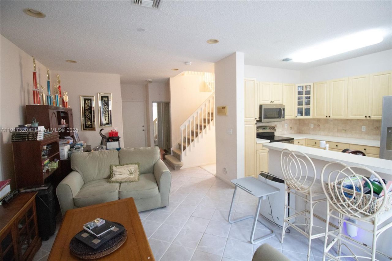 1562 NW 157th Ave, Pembroke Pines, FL 33028 Photo