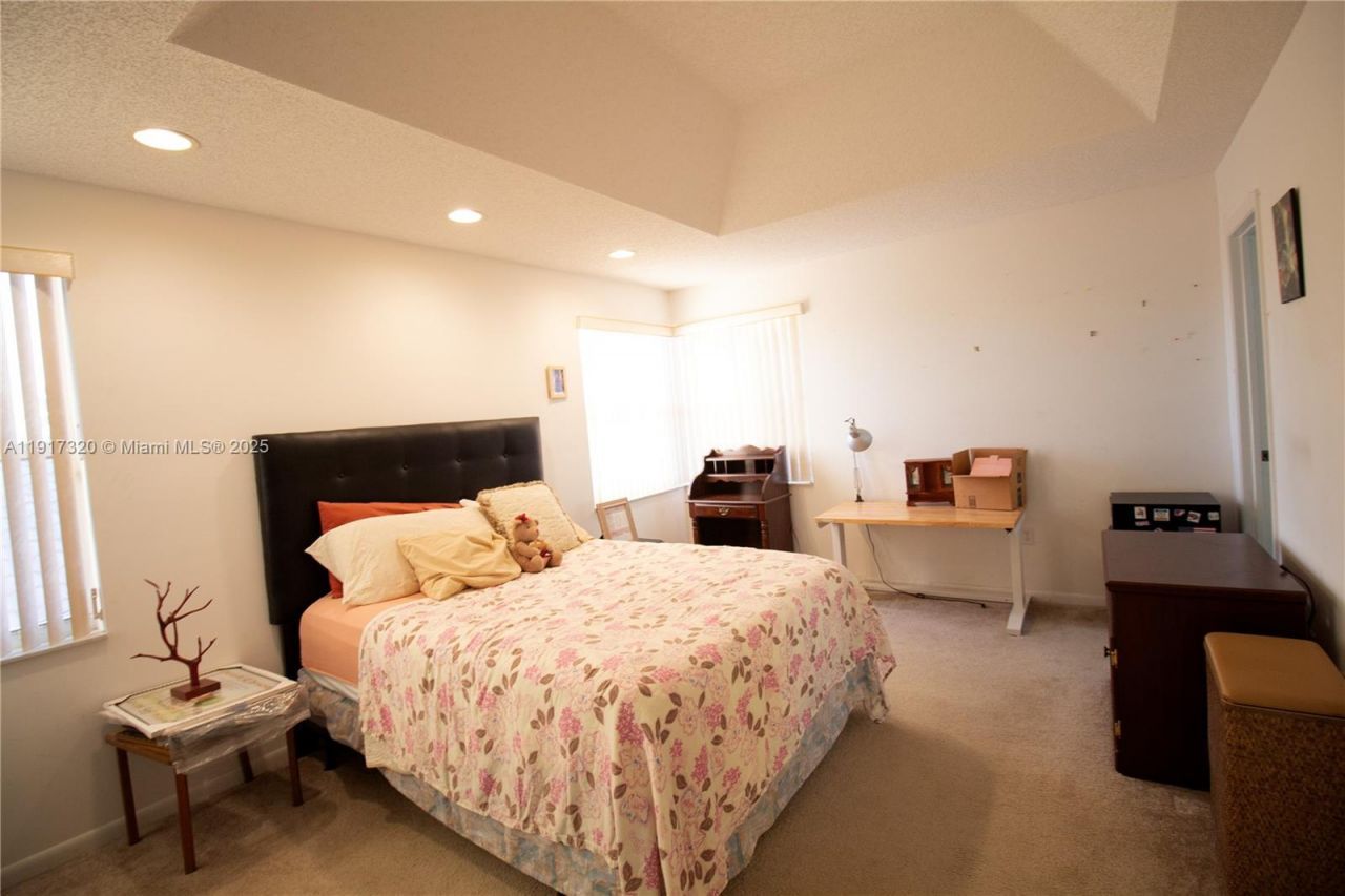 1562 NW 157th Ave, Pembroke Pines, FL 33028 Photo