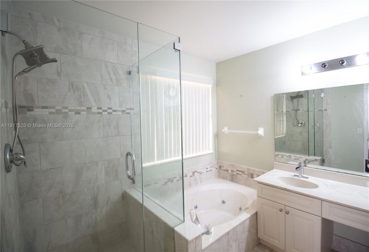 1562 NW 157th Ave, Pembroke Pines, FL 33028 Photo