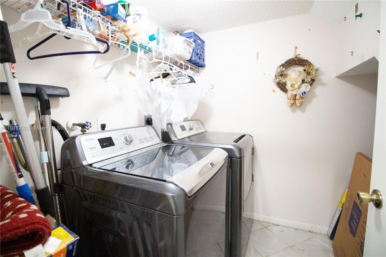 1562 NW 157th Ave, Pembroke Pines, FL 33028 Photo