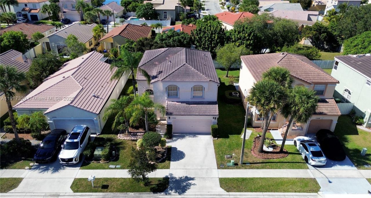 1562 NW 157th Ave, Pembroke Pines, FL 33028 Photo