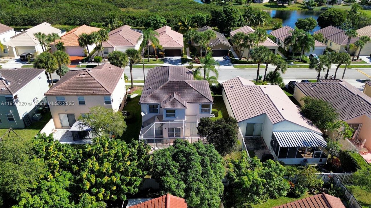 1562 NW 157th Ave, Pembroke Pines, FL 33028 Photo