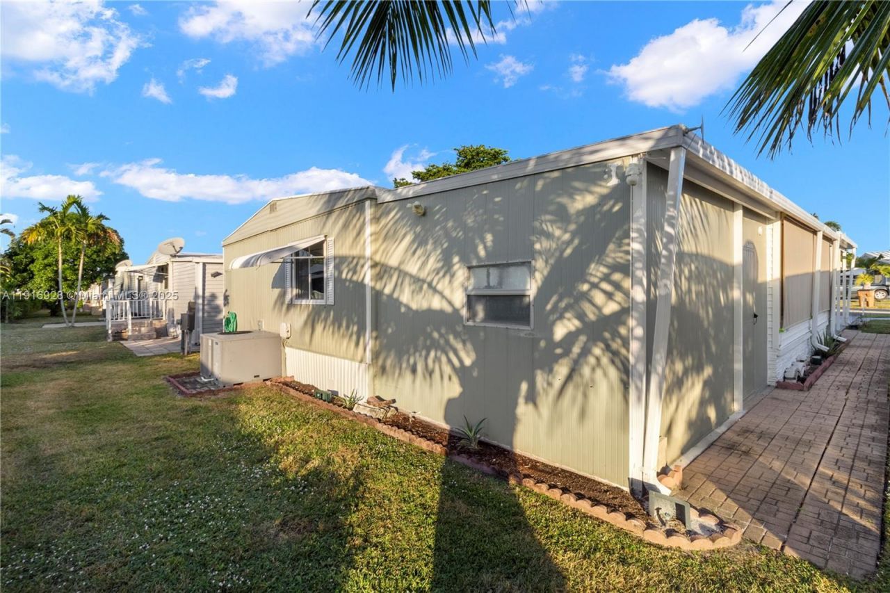 5239 NW 3rd Ave, Deerfield Beach, FL 33064 Photo