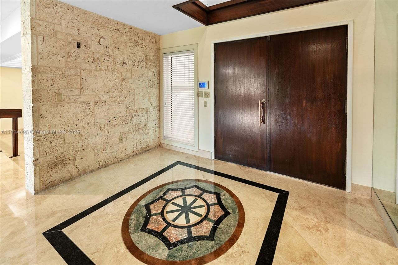 2015 NE 120th Rd, North Miami, FL 33181 Photo